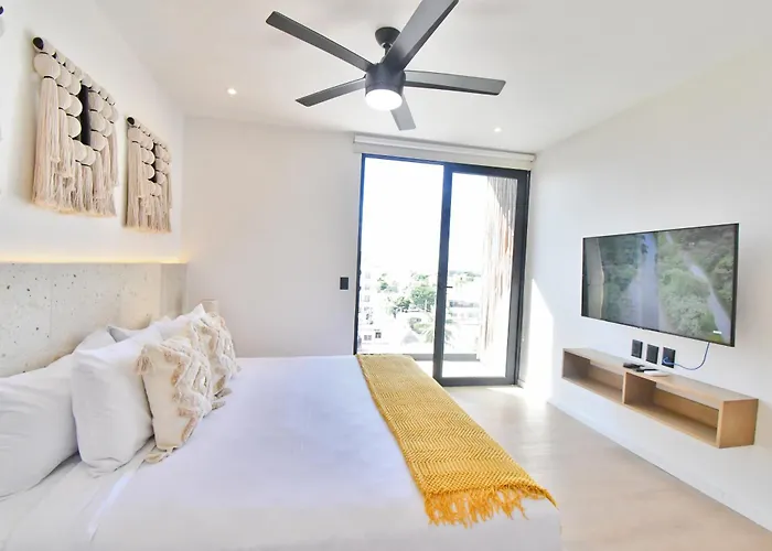Kumaru By The Spot Apartment *