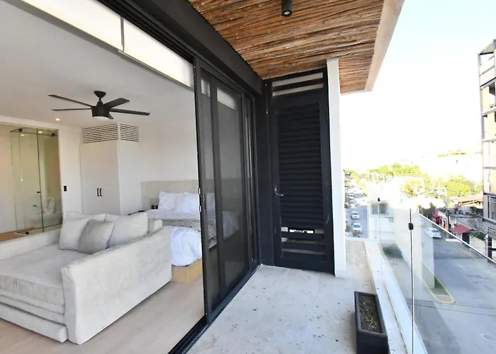 Kumaru By The Spot Apartment *